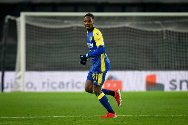 Verona 'dan Adrien Tameze İtalya futbolu sırasındaki Serie A karşılaşmasında Hellas Verona FC - ACF Fiorentina (Arşiv portreleri) maçı Verona, İtalya' da Marcantonio Bentegodi Stadyumu 'nda 22 Aralık 2021
