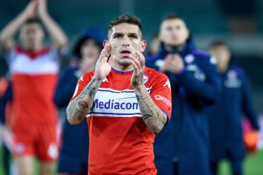 Fiorentina 'dan Lucas Torreira İtalya' nın Serie A maçı sırasında İtalya 'nın Verona kentinde bulunan Marcantonio Bentegodi Stadyumu' nda Hellas Verona FC 'ye karşı ACF Fiorentina (Arşiv portreleri) maçı, 22 Aralık 2021