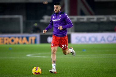 Fiorentina 'dan Lorenzo Venuti İtalya' nın Serie A maçı sırasında İtalya 'nın Verona kentinde bulunan Marcantonio Bentegodi Stadyumu' nda Hellas Verona FC 'ye karşı ACF Fiorentina (Arşiv portreleri) maçı, 22 Aralık 2021
