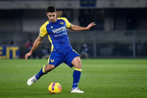 Verona 'dan Davide Faraoni, İtalya' nın Verona kentinde 22 Aralık 2021 'de oynanan İtalyan futbolu Serie A karşılaşmasında Hellas Verona FC, ACF Fiorentina (Arşiv portreleri) maçına çıktı.
