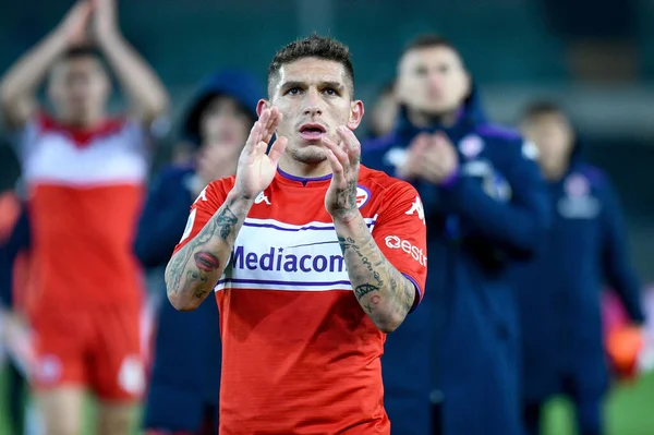 Fiorentina 'dan Lucas Torreira İtalya' nın Serie A maçı sırasında İtalya 'nın Verona kentinde bulunan Marcantonio Bentegodi Stadyumu' nda Hellas Verona FC 'ye karşı ACF Fiorentina (Arşiv portreleri) maçı, 22 Aralık 2021