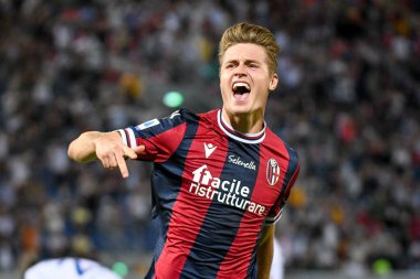 Bologna 'dan Mattias Svanberg, İtalya' nın Bologna şehrinde 13 Eylül 2021 tarihinde oynanan Renato Dall & # 39; Ara Stadyumu 'nda Bologna FC - Hellas Verona FC maçında portreye tepki gösterdi.