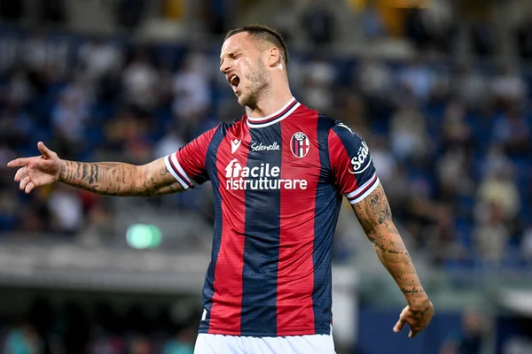 Bologna 'nın Marko Arnautoviç portresi, İtalya' nın Bologna kentinde 13 Eylül 2021 'de oynanan Renato Dall & # 39; Ara Stadyumu' nda Bologna FC 'ye karşı Hellas Verona maçında tepki gösteriyor.