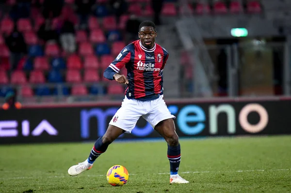 Bologna 'nın Adama Soumaoro portresi İtalyan futbolu Serie A maçında Bologna FC ile SSC Napoli arasında 17 Ocak 2022' de İtalya 'nın Bologna kentindeki Renato Dall & # 39; Ara stadyumunda oynanmıştır.