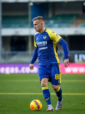 Verona 'nın Mateusz Praszelik portresi İtalyan futbolu Serie A maçında Hellas Verona FC ile Udinese Calcio arasında Verona, İtalya' daki Marcantonio Bentegodi Stadyumu 'nda 13 Şubat 2022' de oynanmıştır.