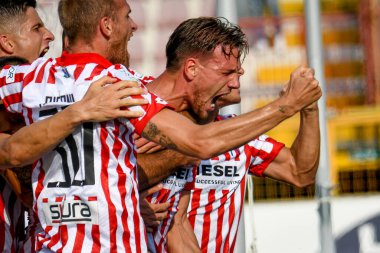 Federico Proia (Vicenza) esulta dopo aver segnato il gol 1-0 con i compagni İtalyan futbol serisi B maçında LR Vicenza vs AC Pisa, Vicenza, İtalya 'daki Stadio Romeo Menti' de, 18 Eylül 2021 - Fotoğraf: Ettore Griffon