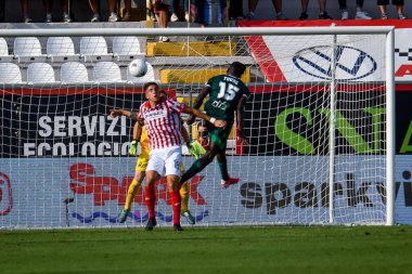 Idrissa Toure '(Pisa) segna di testa il gol del 1-1 İtalyan futbol serisi B maçında LR Vicenza vs AC Pisa, Vicenza, İtalya' daki Stadio Romeo Menti, 18 Eylül 2021 - Fotoğraf: Ettore Griffon