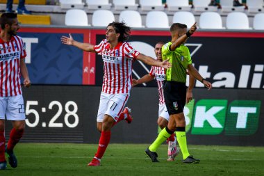 İtalyan Serisi B maçında Esultanza di Filippo Ranocchia (Vicenza) dopo aver segnato il gol del 2-1 annullato LR Vicenza karşısında AC Pisa Vicenza, İtalya 'da Stadyumu Romeo Menti, 18 Eylül 2021