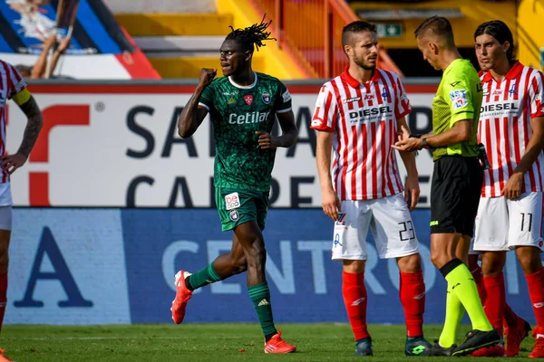 Idrissa Toure Pisa Esulta Dopo Aver Segnato Gol Del Italiensk — Stockfoto