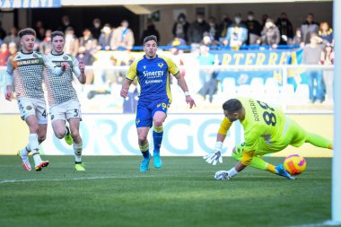 Verona 'dan Giovanni Simeone, 27 Şubat 2022 tarihinde İtalya' nın Verona kentinde oynanan Marcantonio Bentegodi Stadyumu 'nda oynanan Hellas Verona FC - Venezia FC maçında 1-0' lık gol attı.