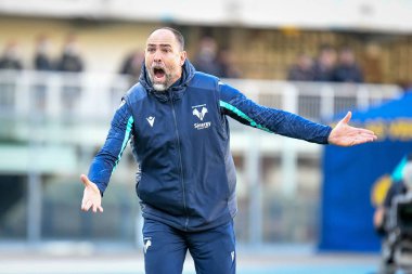 Verona teknik direktörü Igor Tudor, İtalya 'nın Verona şehrindeki Marcantonio Bentegodi Stadyumu' nda oynanan Hellas Verona FC-Venezia FC karşılaşmasında 27 Şubat 2022 'de jest yaptı.