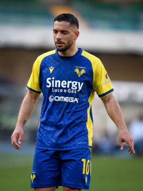 Verona 'nın Giancluca Caprari portresi İtalyan futbolu Serie A maçında Hellas Verona FC - Venezia FC maçı Verona, İtalya' da Marcantonio Bentegodi Stadyumu 'nda, 27 Şubat 2022