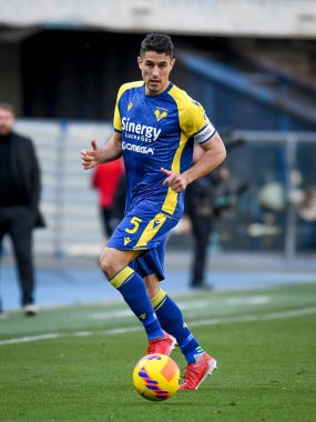Verona 'nın Davide Faraoni portresi İtalyan futbolu Serie A maçında Hellas Verona FC - Venezia FC maçı sırasında İtalya' nın Verona kentindeki Marcantonio Bentegodi Stadyumu 'nda 27 Şubat 2022