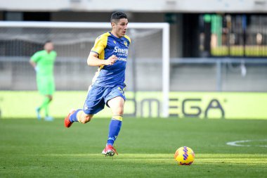 Verona 'nın Davide Faraoni portresi İtalyan futbolu Serie A maçında Hellas Verona FC - Venezia FC maçı sırasında İtalya' nın Verona kentindeki Marcantonio Bentegodi Stadyumu 'nda 27 Şubat 2022
