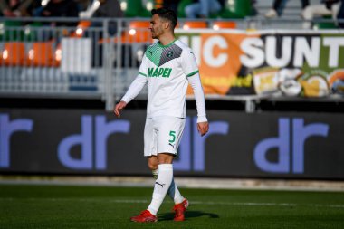 Sassuolo 'nun Kaan Ayhan portresi İtalyan futbolu Serie A maçı sırasında Venezia FC ile ABD Sassuolo arasında Venedik, İtalya' daki Pier Luigi Penzo Stadyumu 'nda oynandı.