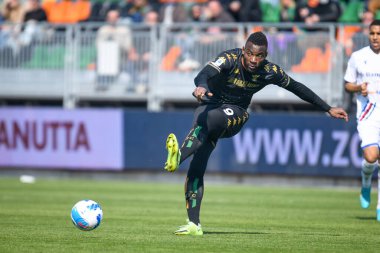 Venezia 'nın Jean-Pierre Nsame portresi İtalya' nın Venedik kentinde 20 Mart 2022 'de Venezia FC' ye karşı UC Sampdoria maçında çekildi.