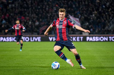 Bologna 'nın Mattias Svanberg portresi İtalyan futbolu Serie A maçında Bologna FC - Atalanta BC maçı sırasında İtalya' nın Bologna kentindeki Renato Dall 'Ara Stadyumu' nda 20 Mart 2022