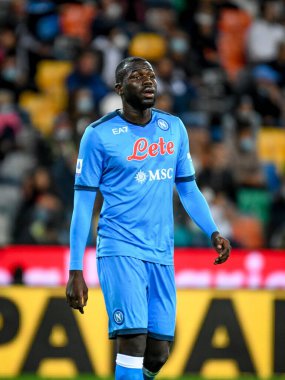 Kalidou Koulibaly (Napoli) İtalya futbol takımı Serie A maçında Udinese Calcio ile SSC Napoli (arşiv portreleri) Udine, İtalya 'da Dacia Arena Stadyumu, 20 Eylül 2021