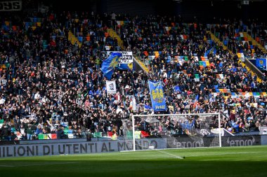 İtalya futbol takımı Serie A 'nın Udinese Calcio ile Cagliari Calcio maçında Udine - Dacia Arena Stadyumu, Udine, İtalya - 3 Nisan 2022
