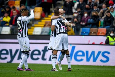 Udinese 'den Beto Betuncal, İtalya' nın Udine kentindeki Dacia Arena Stadyumu 'nda oynanan Udinese Calcio - Cagliari Calcio maçında attığı 3-1' lik golü kutluyor.