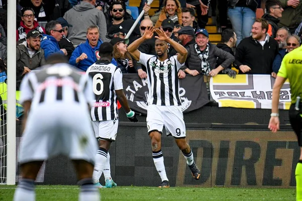 Balde Diao Keita Cagliari Świętuje Strzeleniu Gola Podczas Włoskiej Piłki — Zdjęcie stockowe