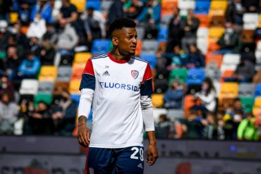 İtalya futbol takımı Serie A maçında Cagliari 'nin Henrique Dalbert portresi Udinese Calcio ile Cagliari Calcio arasında Friuli - Dacia Arena Stadyumu, Udine, İtalya' da, 3 Nisan 2022
