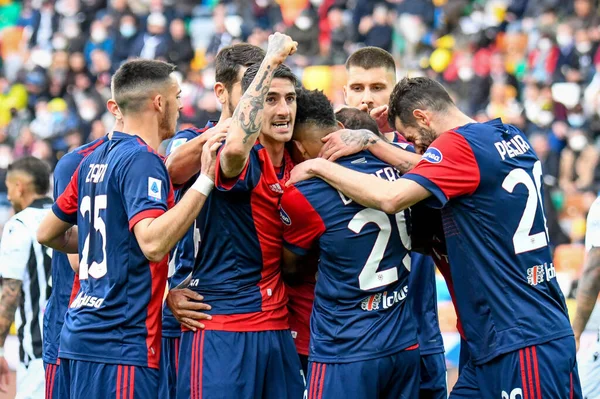 Cagliari 'den Alessandro Deiola ve takım arkadaşları İtalya' nın Udine kentinde oynanan Udinese Calcio - Dacia Arena Stadyumu - 3 Nisan 2022 - Fotoğraf: Ettore Griffon