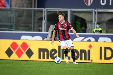 İtalya 'nın Bologna şehrinde 21 Eylül 2021' de Bologna 'nın Mattias Svanberg takımı Serie A maçında Bologna FC, Cenova CFC' ye karşı Renato Dall 'Ara stadyumunda oynamıştır.