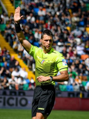 İtalyan futbol takımı Serie A maçında hakem Matteo Marchetti, Udinese Calcio 'ya karşı Friuli - Dacia Arena Stadyumu, 16 Nisan 2022 - Fotoğraf: Ettore Griffon
