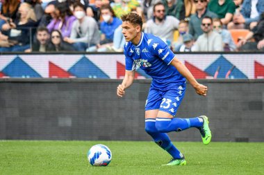 Empoli 'nin Kristjan Asllani portresi İtalyan futbolu Serie A maçı sırasında Udinese Calcio ile Friuli - Dacia Arena stadyumu, Udine, İtalya - 16 Nisan 2022