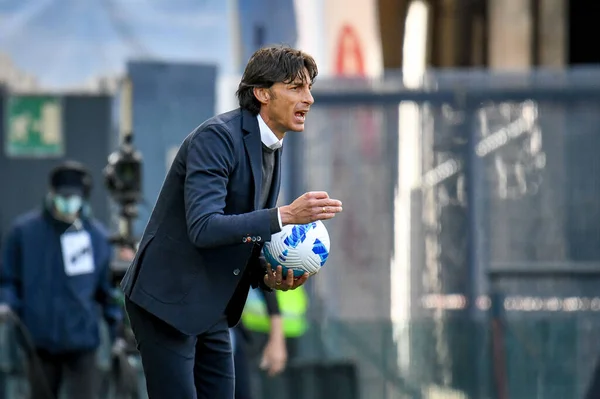 Allenatore Dell Udinese Gabriele Cioffi Ritrae Gesti Durante Partita Calcio — Foto Stock