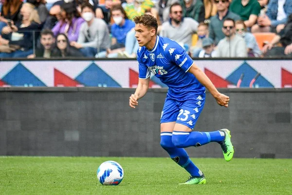 Empoli 'nin Kristjan Asllani portresi İtalyan futbolu Serie A maçı sırasında Udinese Calcio ile Friuli - Dacia Arena stadyumu, Udine, İtalya - 16 Nisan 2022