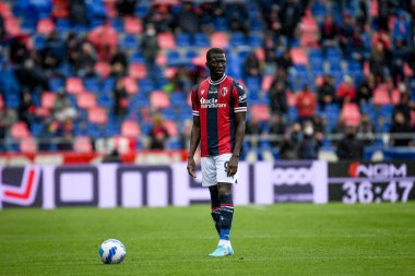 Bologna 'dan Musa Barrow, İtalya' nın Bologna kentindeki Renato Dall 'Ara Stadyumu' nda oynanan Bologna FC maçında serbest vuruşta, 24 Nisan 2022 - Fotoğraf: Ettore Griffon