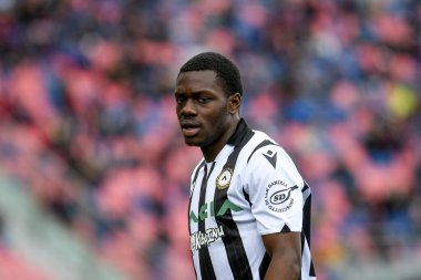 Udinese 'nin İtalya futbolu sırasındaki Jean-Victor Makengo portresi Bologna FC maçında Udinese Calcio' ya karşı Bologna, İtalya 'daki Renato Dall' Ara stadyumunda, 24 Nisan 2022 - Fotoğraf: Ettore Griffon