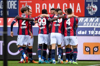 İtalya 'nın Bologna şehrindeki Renato Dall' Ara stadyumunda oynanan Bologna FC - Udinese Calcio maçında Bologna oyuncularının mutluluğu 24 Nisan 2022 - Fotoğraf: Ettore Griffon