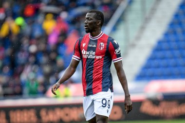 İtalya 'nın Bologna şehrindeki Renato Dall' Ara Stadyumu 'nda oynanan Bologna FC - Udinese Calcio maçı sırasında çekilen Musa Barrow portresi.