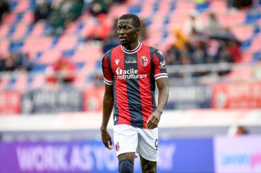 İtalya 'nın Bologna şehrindeki Renato Dall' Ara Stadyumu 'nda oynanan Bologna FC - Udinese Calcio maçı sırasında çekilen Musa Barrow portresi.
