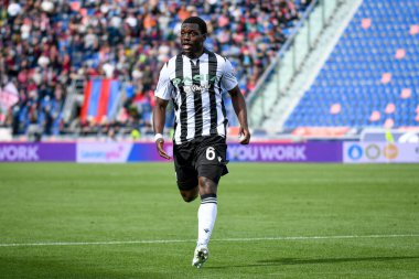 Udinese 'nin İtalya futbolu sırasındaki Jean-Victor Makengo portresi Bologna FC maçında Udinese Calcio' ya karşı Bologna, İtalya 'daki Renato Dall' Ara stadyumunda, 24 Nisan 2022 - Fotoğraf: Ettore Griffon