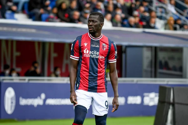 İtalya 'nın Bologna şehrindeki Renato Dall' Ara Stadyumu 'nda oynanan Bologna FC - Udinese Calcio maçı sırasında çekilen Musa Barrow portresi.