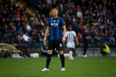 İtalya futbol takımı Serie A maçında Inter 'in Edin Dzeko portresi Udinese Calcio vs Inter - FC Internazionale at the Friuli - Dacia Arena stadyumu, Udine, İtalya, 1 Mayıs 2022 - Fotoğraf: Ettore Griffon