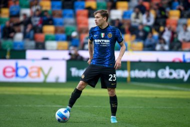 Inter's Nicolo Barella portrait in action  during  italian soccer Serie A match Udinese Calcio vs Inter - FC Internazionale at the Friuli - Dacia Arena stadium in Udine, Italy, May 01, 2022 - Credit: Ettore Griffon