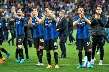 Inter oyuncular İtalya futbol takımı Serie A maçında Udinese Calcio ile Inter - FC Internazionale maçı sırasında Udine, İtalya 'da Dacia Arena Stadyumu' nu karşıladı.