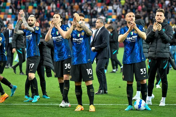 Inter oyuncular İtalya futbol takımı Serie A maçında Udinese Calcio ile Inter - FC Internazionale maçı sırasında Udine, İtalya 'da Dacia Arena Stadyumu' nu karşıladı.