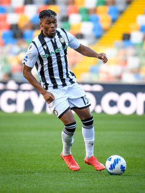 Udinese 'nin Udinese' deki Destiny Udogie portresi İtalyan futbolu Serie A maçı sırasında Udinese Calcio ile Bologna FC (portreler arşivi) Udine, İtalya 'daki Dacia Arena stadyumunda, 17 Ekim 2021 - Fotoğraf: Ettore Griffon