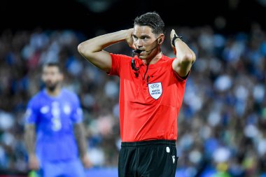 UEFA Uluslar Ligi maçında Sandro Scharer 'ın hakemi İtalya - Macaristan (portreler) maçı sırasında İtalya - İtalya' nın Cesena kentindeki Dino Manuzzi stadyumunda hakem olarak görev yaptı.