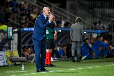 Macaristan teknik direktörü Marco Rossi, İtalya 'nın Cesena kentindeki Dino Manuzzi stadyumunda oynanan UEFA Uluslar Ligi maçında (portreler) yaptığı jestler: Ettore Griffon