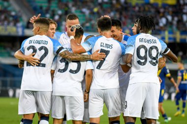 Napoli players celebrating  during  italian soccer Serie A match Hellas Verona FC vs SSC Napoli at the Marcantonio Bentegodi stadium in Verona, Italy, August 15, 2022 - Credit: Ettore Griffon