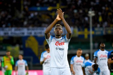 Napoli's Victor Osimhen portrait greeting fans  during  italian soccer Serie A match Hellas Verona FC vs SSC Napoli at the Marcantonio Bentegodi stadium in Verona, Italy, August 15, 2022 - Credit: Ettore Griffon