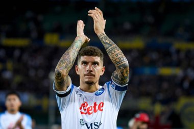Napoli's Giovanni Di Lorenzo portrait greeting supporters  during  italian soccer Serie A match Hellas Verona FC vs SSC Napoli at the Marcantonio Bentegodi stadium in Verona, Italy, August 15, 2022 - Credit: Ettore Griffon