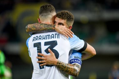 Napoli's Giovanni Di Lorenzo hugs Napoli's Amir Rrahmani  during  italian soccer Serie A match Hellas Verona FC vs SSC Napoli at the Marcantonio Bentegodi stadium in Verona, Italy, August 15, 2022 - Credit: Ettore Griffon